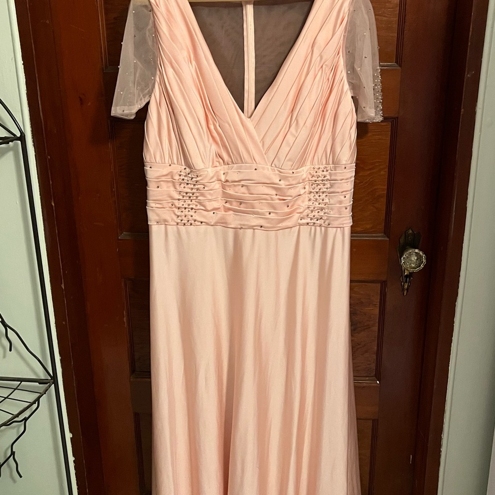 JJ’s House new with tags.  Pink bridesmaid or Mother of bride.